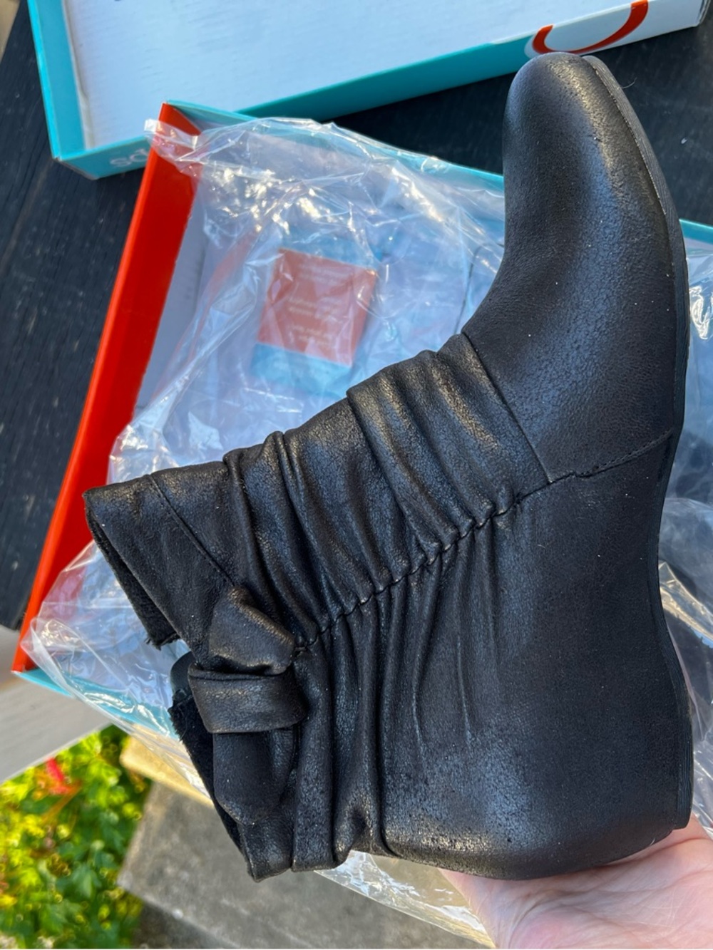 BareTraps black sakari flat zip up boots